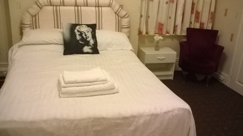 בלקפול The Albert Hotel Near Winter Gardens מראה חיצוני תמונה